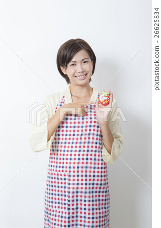 一個圍裙的女人 26625834