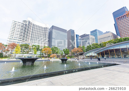 辦公區內的高層建築和公園 26625910