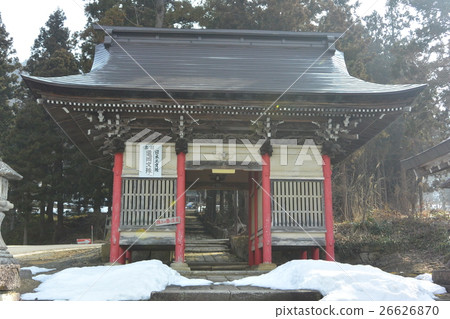 Inside the precinct 26626870