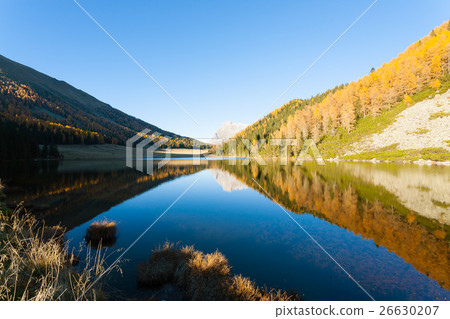 Autumn panorama from mountain lake 26630207
