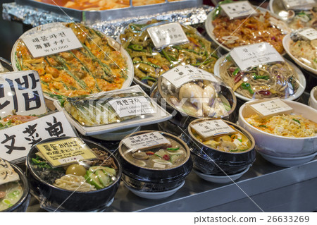 Traditional food market in Seoul, Korea. 26633269