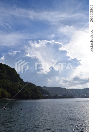 天空和海洋和山脈 26633865
