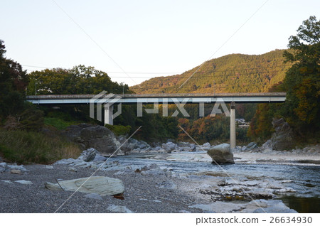 Golden stone water pipe bridge (Chichibu-cho, Chichibu-gun, Saitama Prefecture) 26634930