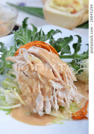 Shredded boiled chicken with  sauce     26645294
