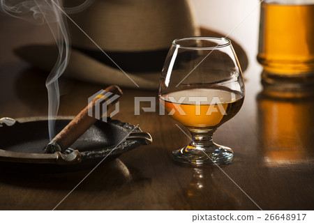 Alcoholic drinks Alcoholic drinks 26648917