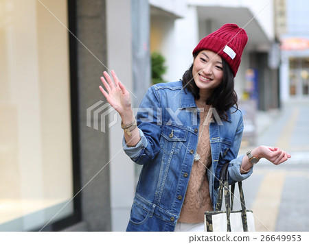A way to spend a holiday Women who go to buy presents meet 26649953