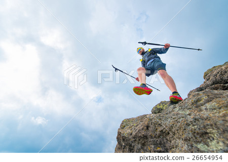 Male athlete falls from rocky ledges and practical training at t Male athlete falls from rocky ledges and practical training at t 26654954