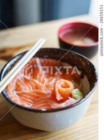 Salmon Donburi serve with miso soup Salmon Donburi serve with miso soup 26659151
