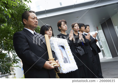 Family funeral 26666635