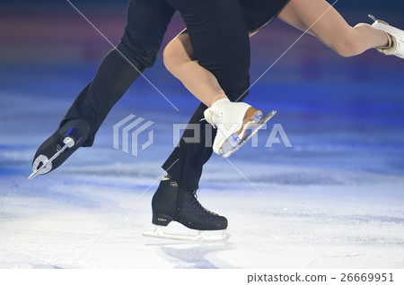 A pair of figure skating 26669951