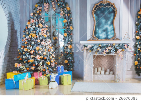 Christmas living room with Christmas tree and gift Christmas living room with Christmas tree and gift 26670383