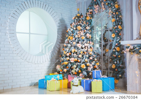 Christmas living room with Christmas tree and gift 26670384
