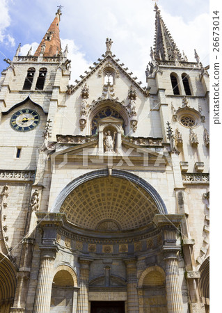 Tower of Saint John the Baptist Cathedral in Lyon 26673014