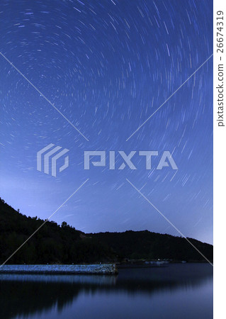 The trajectory of stars in the sky star in north of Setouchi 26674319