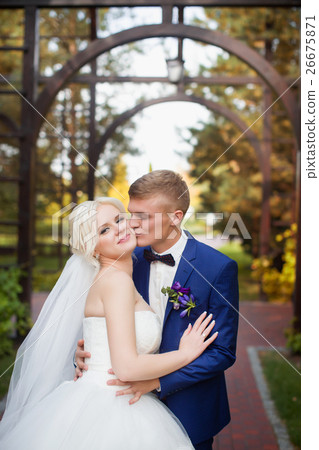 The groom gently hug the bride's shoulders The groom gently hug the bride's shoulders 26675871