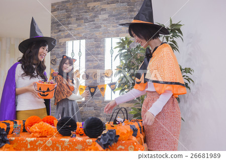 Women who play Halloween parties 26681989