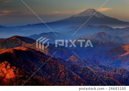 富士一早從Tanzawa·Tonodake Nabe山脊的秋葉 26683180