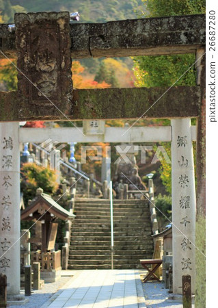 Porcelain shrine approach 26687280