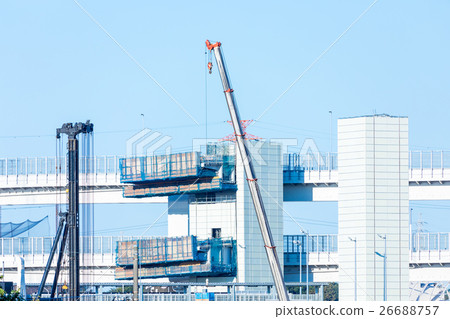 高速公路路建設中在藍天下 高速公路路建設中在藍天下 26688757