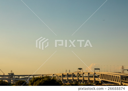 高速公路路建設中在藍天下 26688874