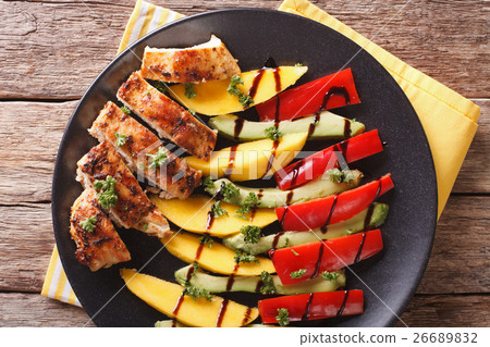 chicken breast with mango, avocado and pepper 26689832