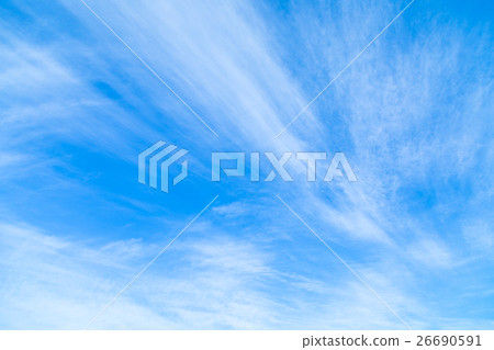 肌肉雲藍天冬天天空流動的雲彩 肌肉雲藍天冬天天空流動的雲彩 26690591