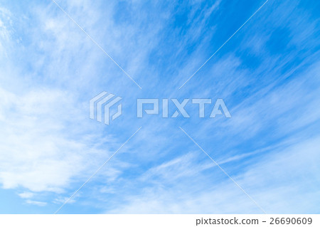 肌肉雲藍天冬天天空流動的雲彩 肌肉雲藍天冬天天空流動的雲彩 26690609