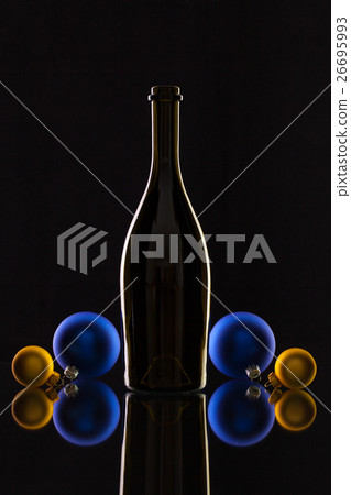 Silhouette of elegant wine bottles Silhouette of elegant wine bottles 26695993