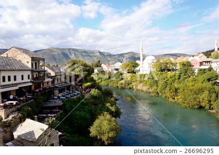 莫斯塔爾橋的一座清真寺 26696295