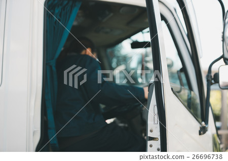 卡車 人 人物 26696738