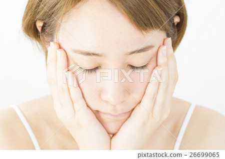 秀麗圖像破壞赤裸夫人懶惰眼睛關閉注視睡覺白色後面 26699065