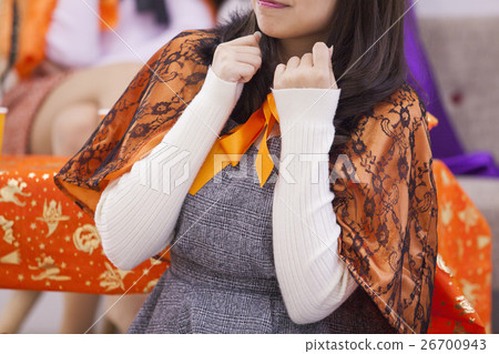 參加萬聖節聚會的女性 參加萬聖節聚會的女性 26700943