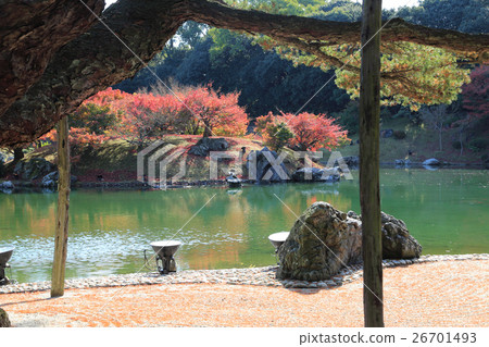 Special scenic spot "Rurin Park" South lake in late autumn (See the maple of autumn leaves from Negami Gorypo) Special scenic spot "Rurin Park" South lake in late autumn (See the maple of autumn leaves from Negami Gorypo) 26701493
