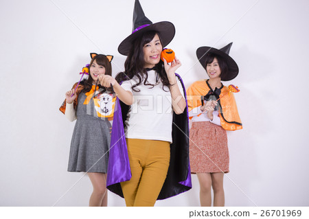 婦女穿著萬聖節服裝 26701969