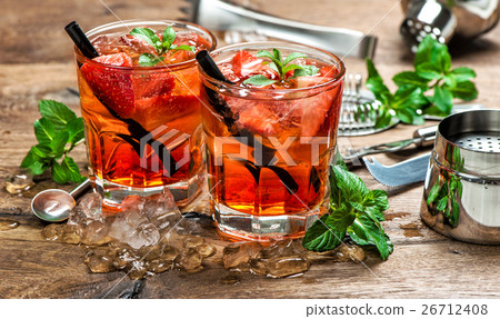 Red drink ice juice strawberry Aperitif Cocktail  26712408