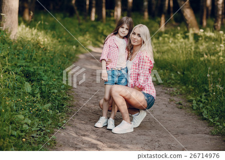 young family mother and daughter young family mother and daughter 26714976