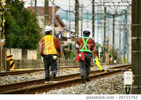 Supporting safe operation through walking patrols... Track maintenance personnel/track maintenance personnel Supporting safe operation through walking patrols... Track maintenance personnel/track maintenance personnel 26715742