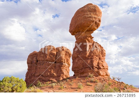Balanced rock, Arches National Park,Utah.Red rocks Balanced rock, Arches National Park,Utah.Red rocks 26715895