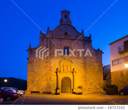 Parish church of Villafames town in evening 26723102