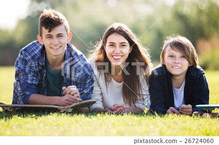 Portrait of happy teenagers 26724060