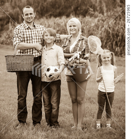 Parents with two children at the lawn. 26725965
