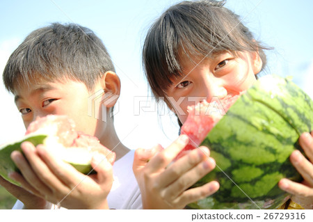 Girl watermelon 26729316