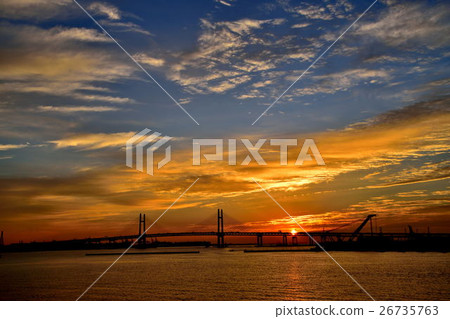 Morning glow of Yokohama Port Morning glow of Yokohama Port 26735763