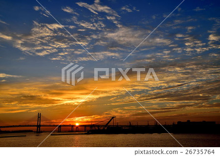 Morning glow of Yokohama Port 26735764