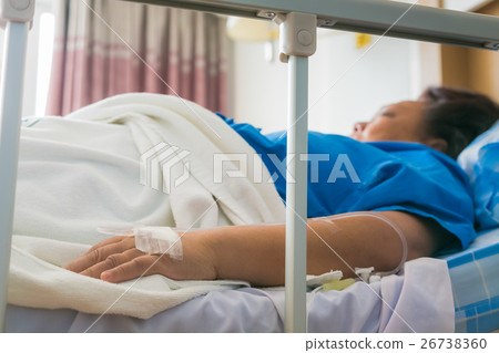 Patient sleep in hospital with saline intravenous. 26738360