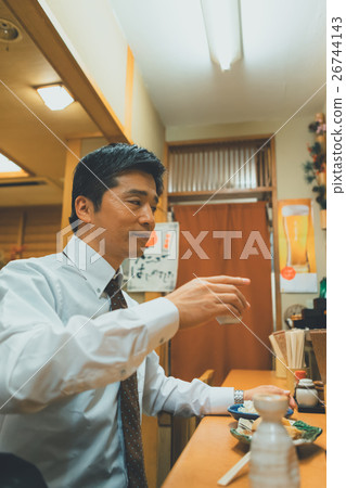 drunk, izakaya, pub 26744143