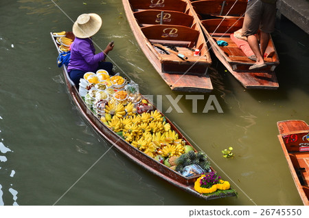 Women who sell fruits while rowing a small boat with Damnunsa de Ak Floating Market Canal in Thailand Bangkok 26745550