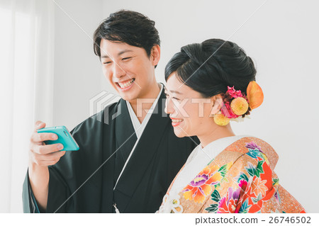 bridal couple, bride and groom, smart phone 26746502