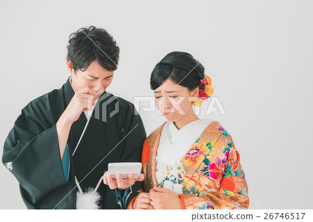 bridal couple, bride and groom, calculator 26746517