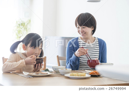 家人吃早餐 26749994